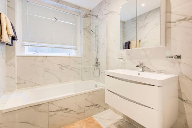 Beautuful 2 Bed In Apartment