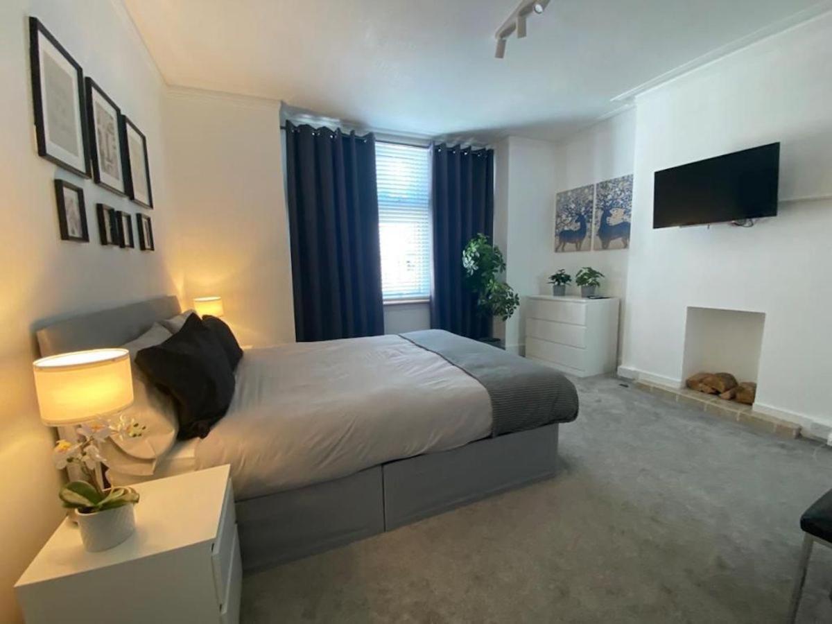 Beautuful 2 Bed In Apartment